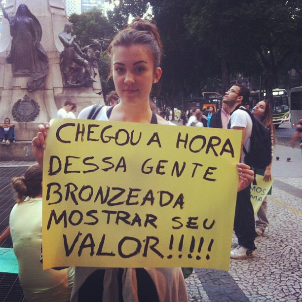 Miss vai para a rua em protesto: "chorei e me orgulhei"
