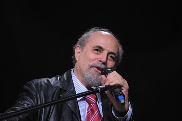 Cultura vai cortar gastos e reprisar programa
