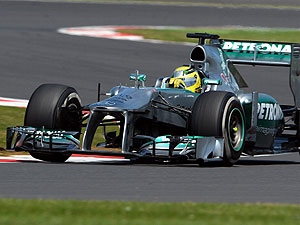 Nico Rosberg vence corrida cheia de alternativas em Silverstone
