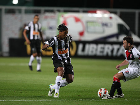 Ronaldinho Gaúcho celebra vaga na final da Libertadores: “estou me sentindo um garoto”