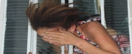 Mulher tenta fugir de delegacia e fica entalada em janela no Piauí