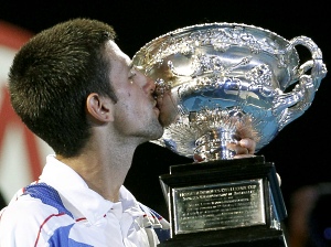 Perfeito, Djokovic arrasa Murray e é bicampeão do Aberto da Austrália