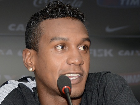 Antes do duelo, Edenilson provoca a torcida do Mengão